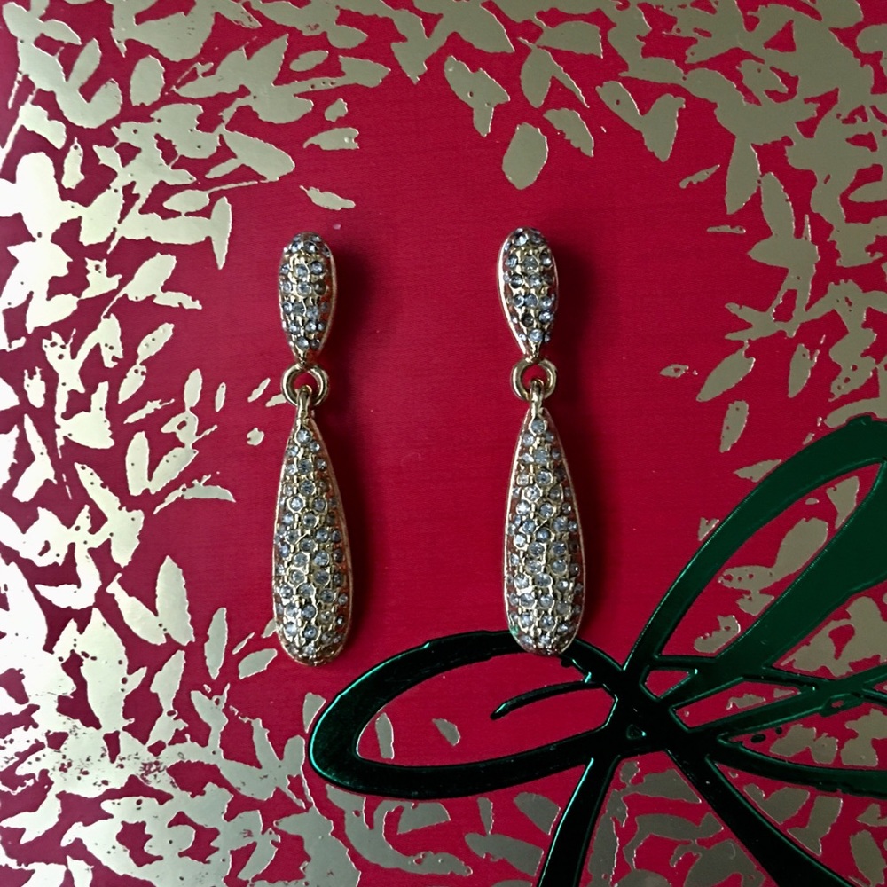 Beautiful Napier drop earrings!!💋